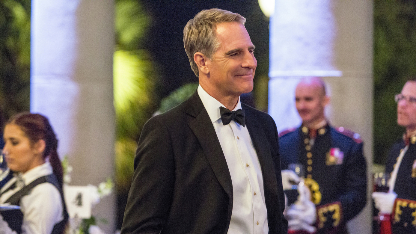 Watch NCIS: New Orleans Season 1 Episode 11: Baitfish - Full show on