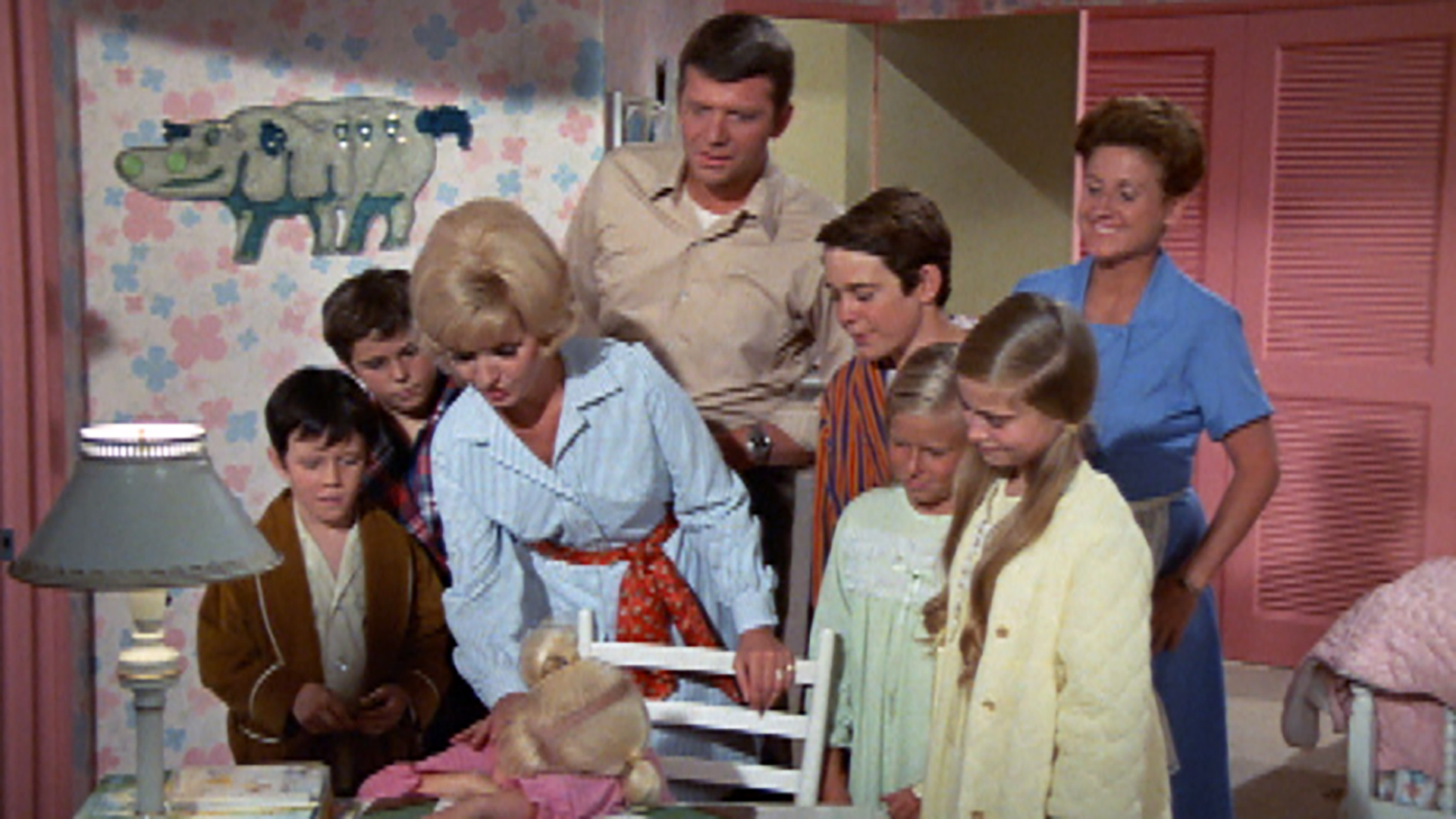 Watch The Brady Bunch Season 1 Episode 3 The Brady Bunch Eenie