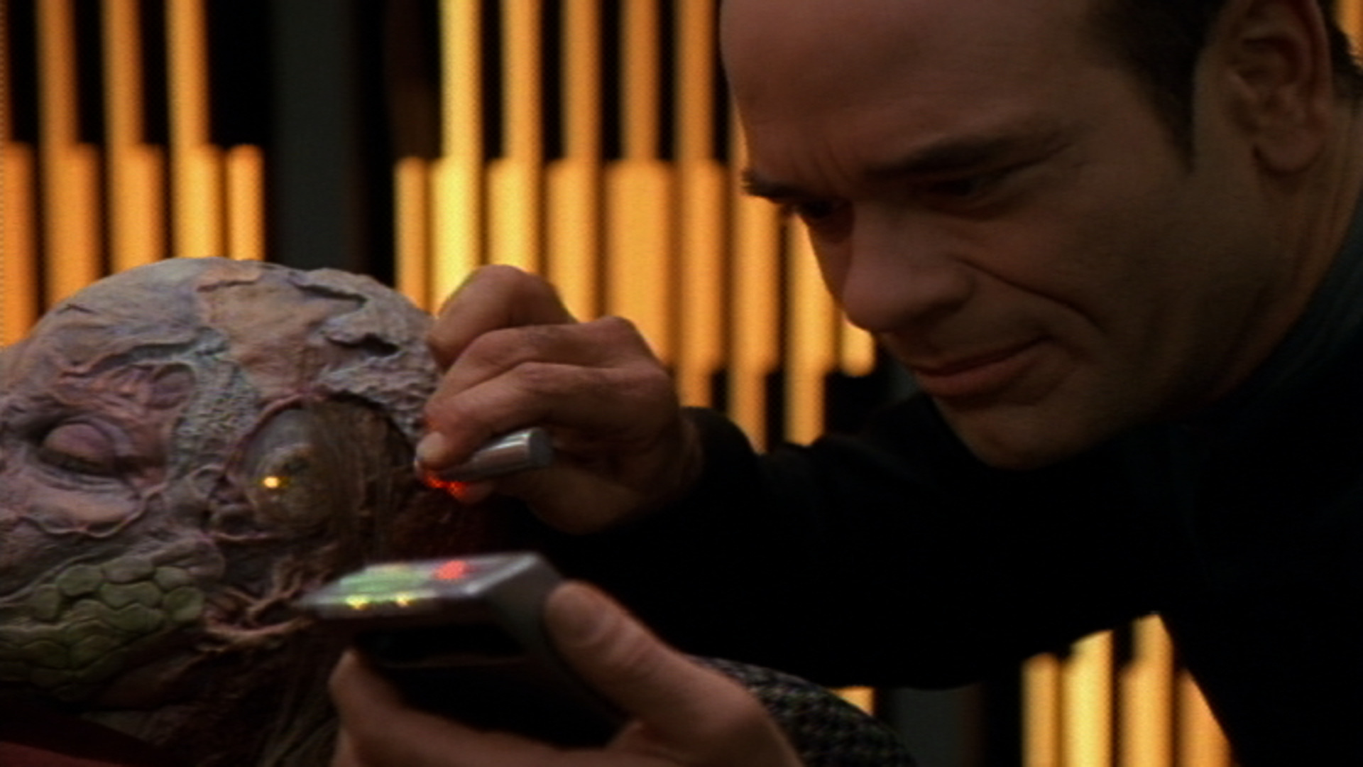 Watch Star Trek: Voyager Season 2 Episode 19: Lifesigns - Full show on ...