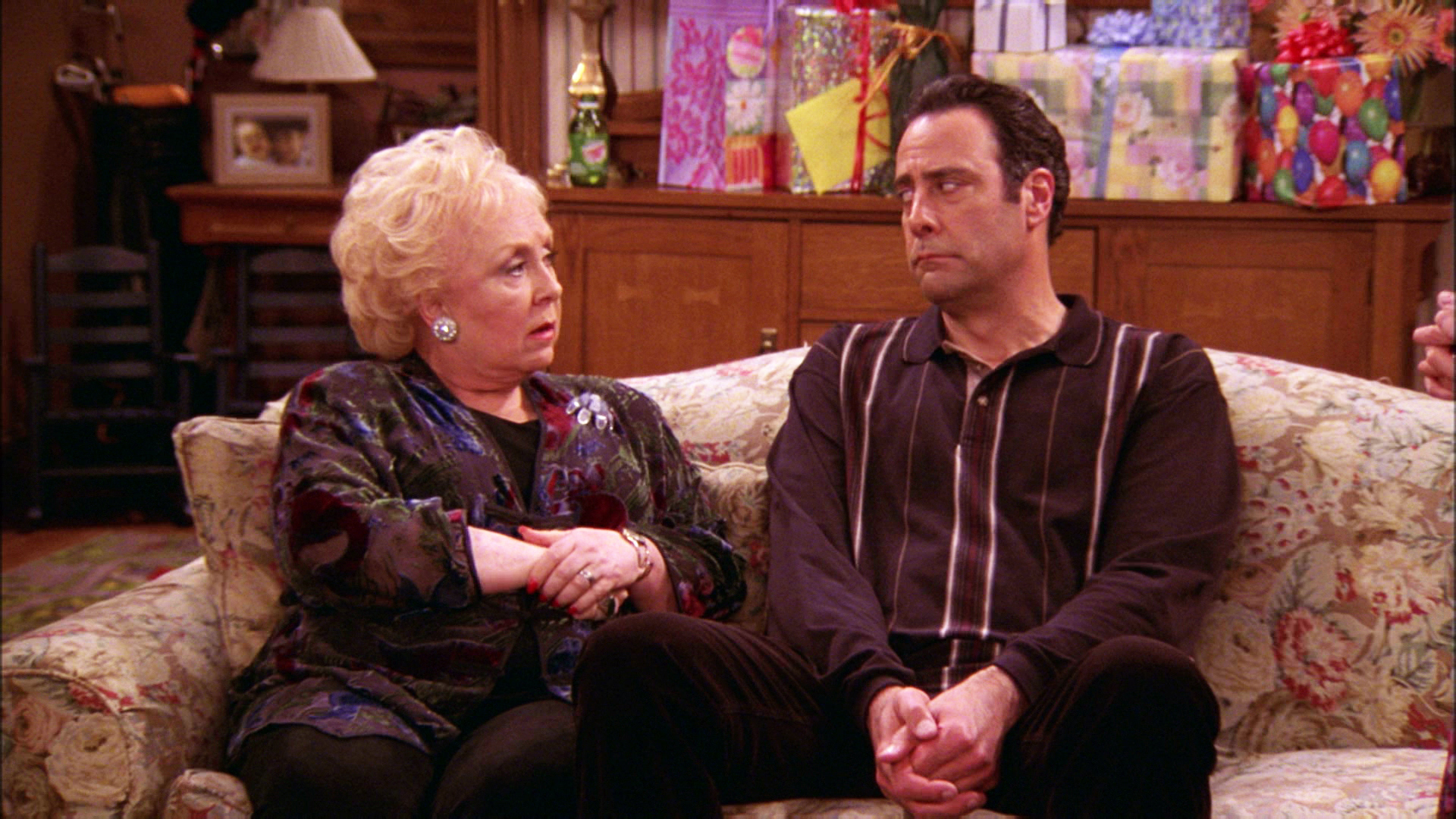 Watch Everybody Loves Raymond Season 9 Episode 15 Everybody Loves