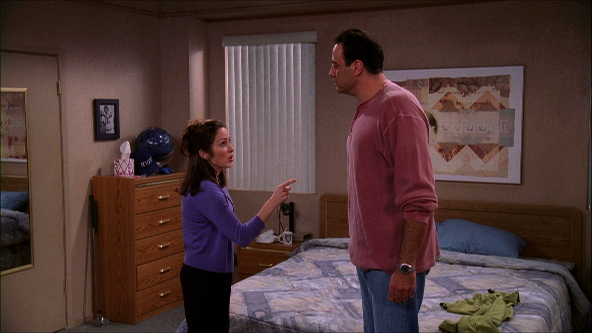 Watch Everybody Loves Raymond Season 4 Episode 21: Everybody Loves