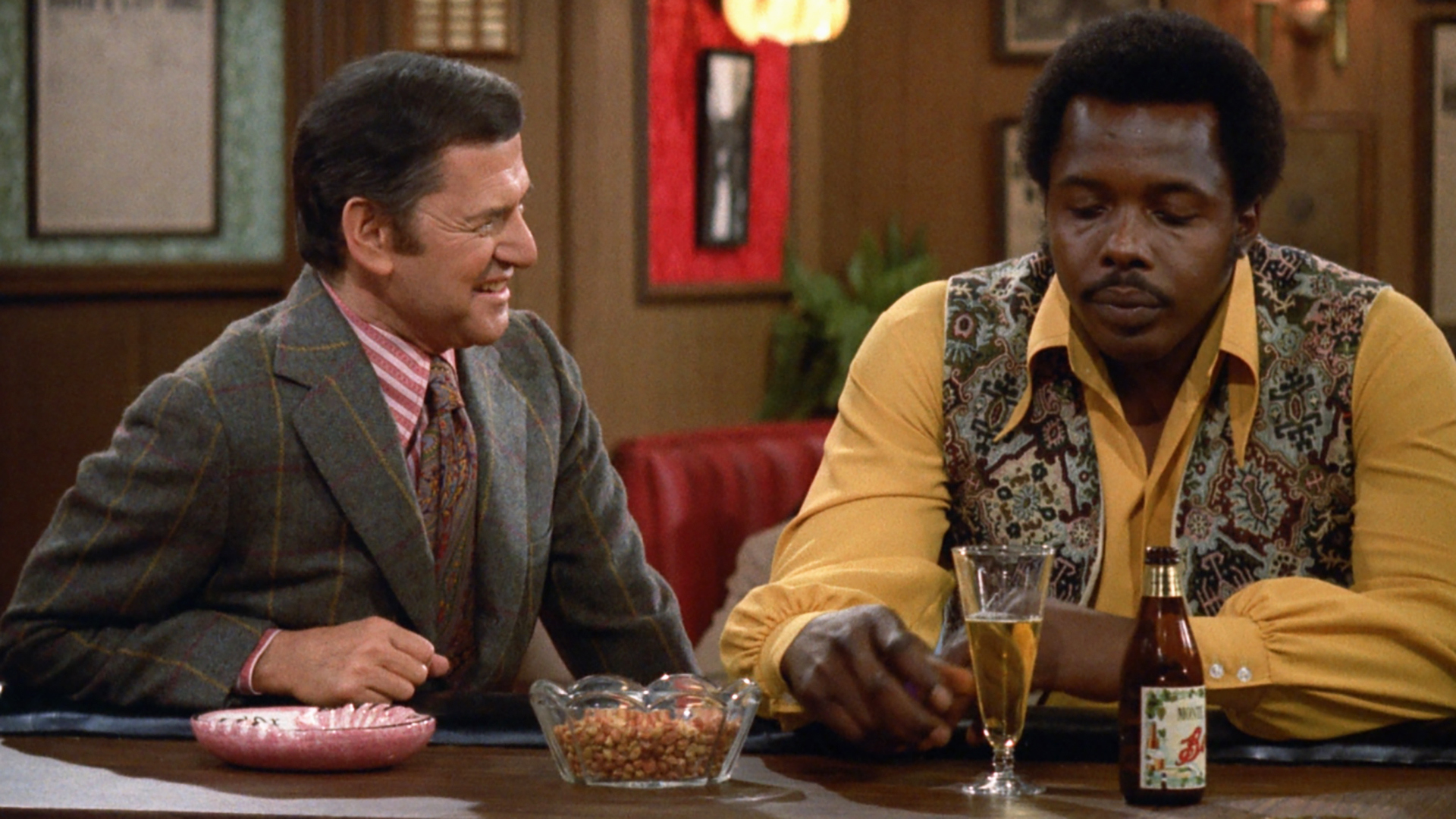 Watch The Odd Couple (Classic) Season 3 Episode 8 Felix's First