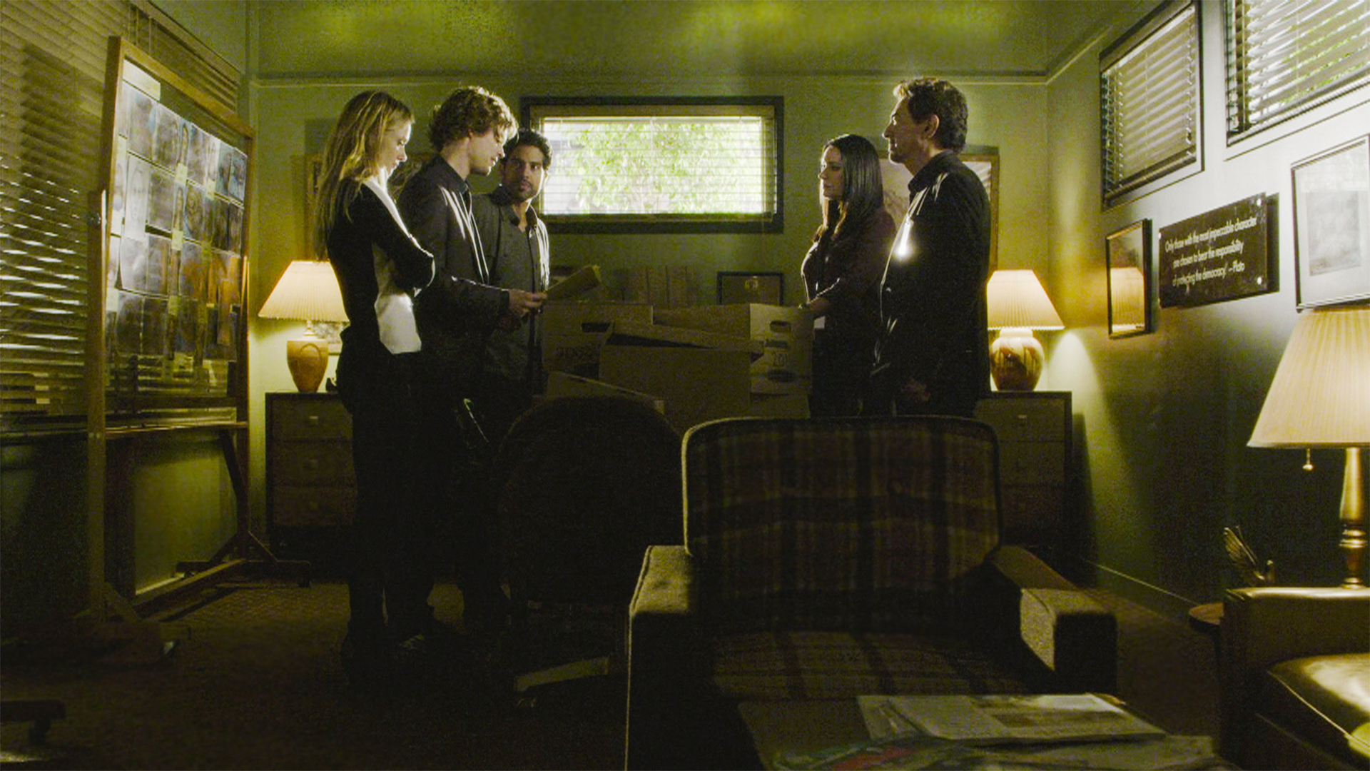 Watch Criminal Minds Season 12 Episode 8: Scarecrow - Full show on