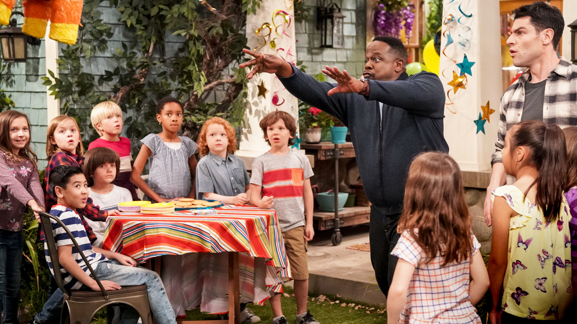 Watch The Neighborhood Season 1 Episode 12: Welcome to Grover's