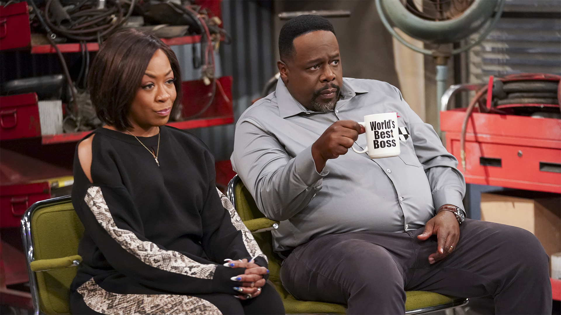 Watch The Neighborhood Season 2 Episode 15 to the Bad Review