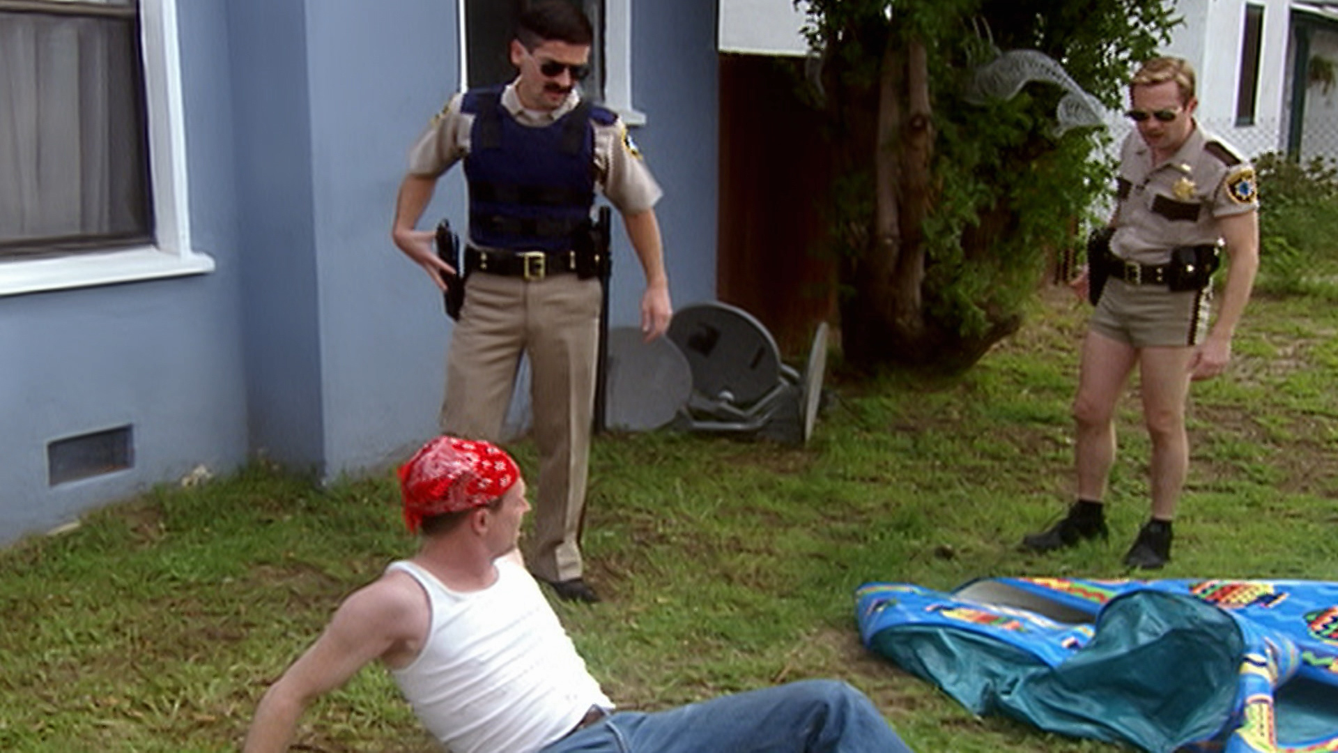 911 Saison 4 Episode 9 Watch RENO 911! Season 4 Episode 9: Christian Karaoke Singles' Mixer