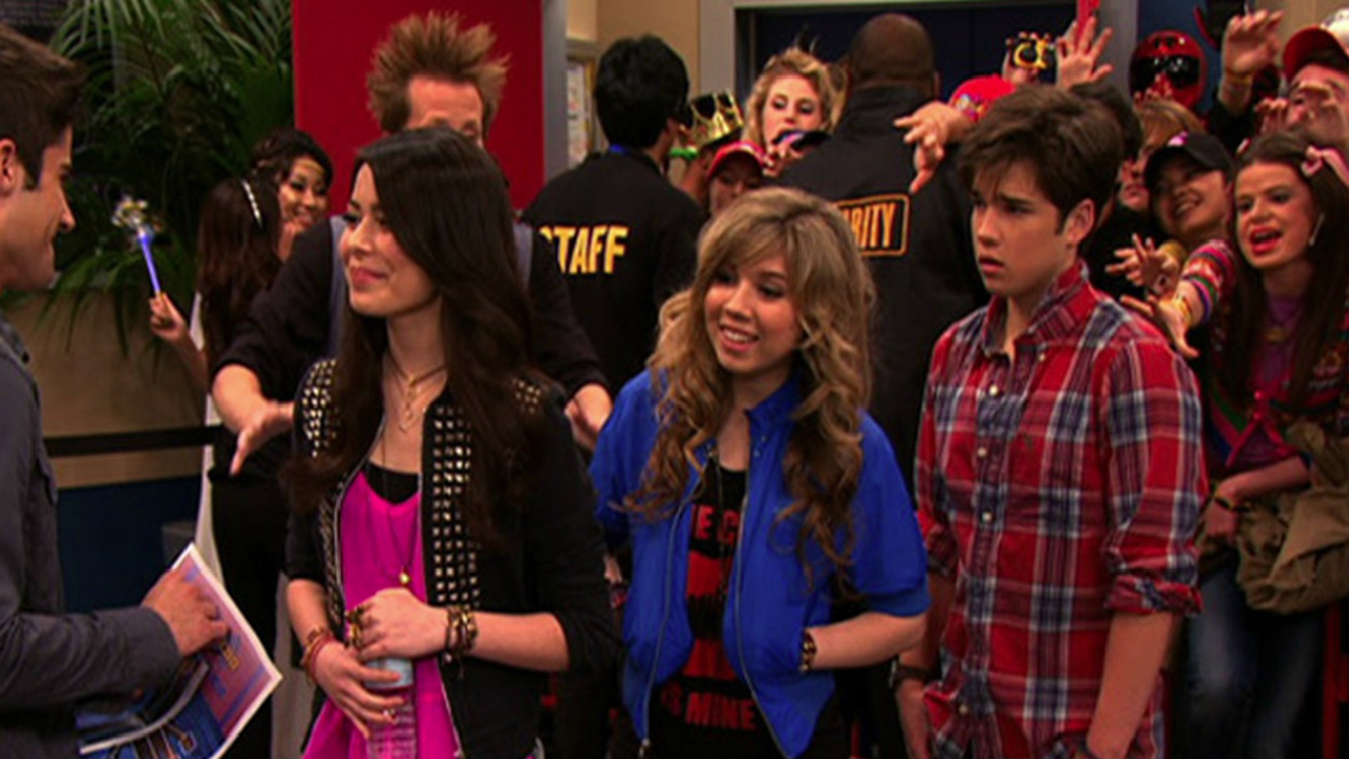 Watch iCarly Season 3 Episode 6 iStart a Fan War Full show on