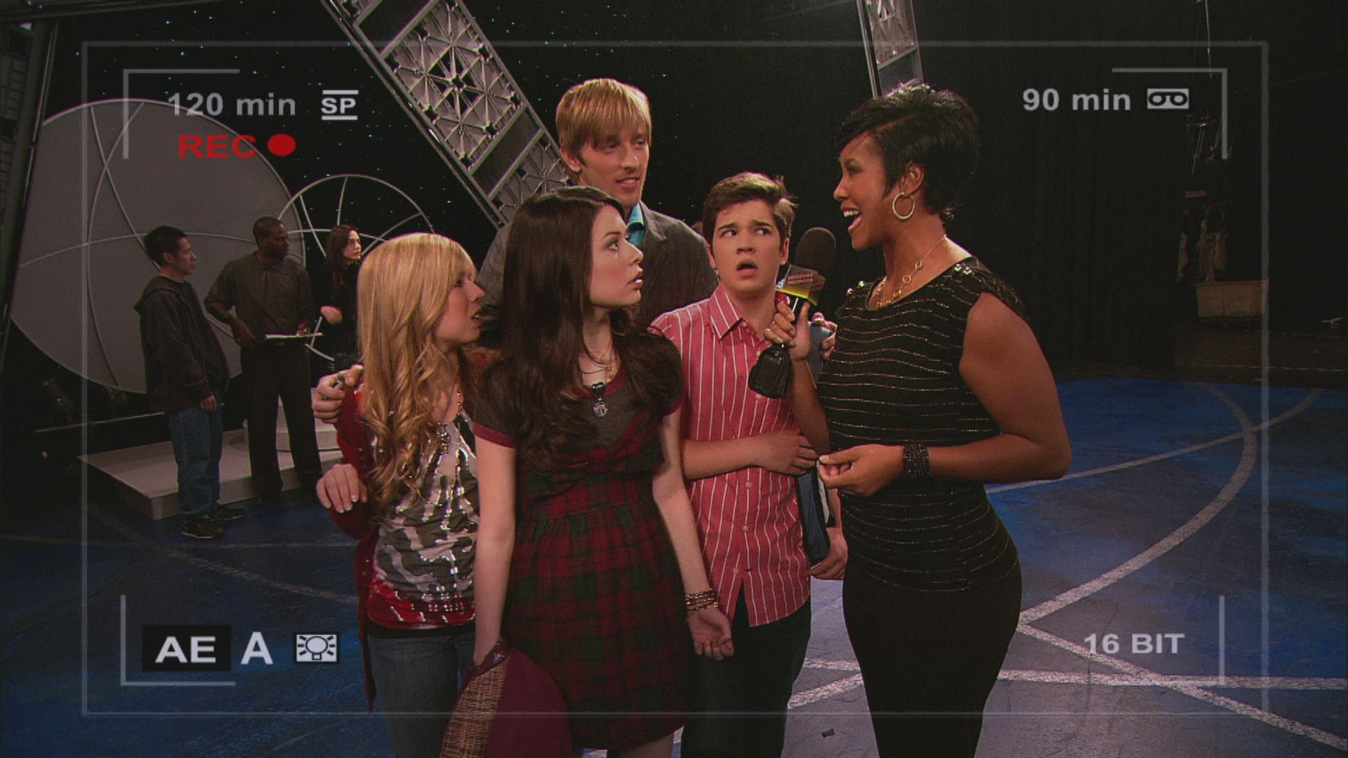 Watch iCarly Season 2 Episode 39: iFix a Pop Star - Full show on CBS