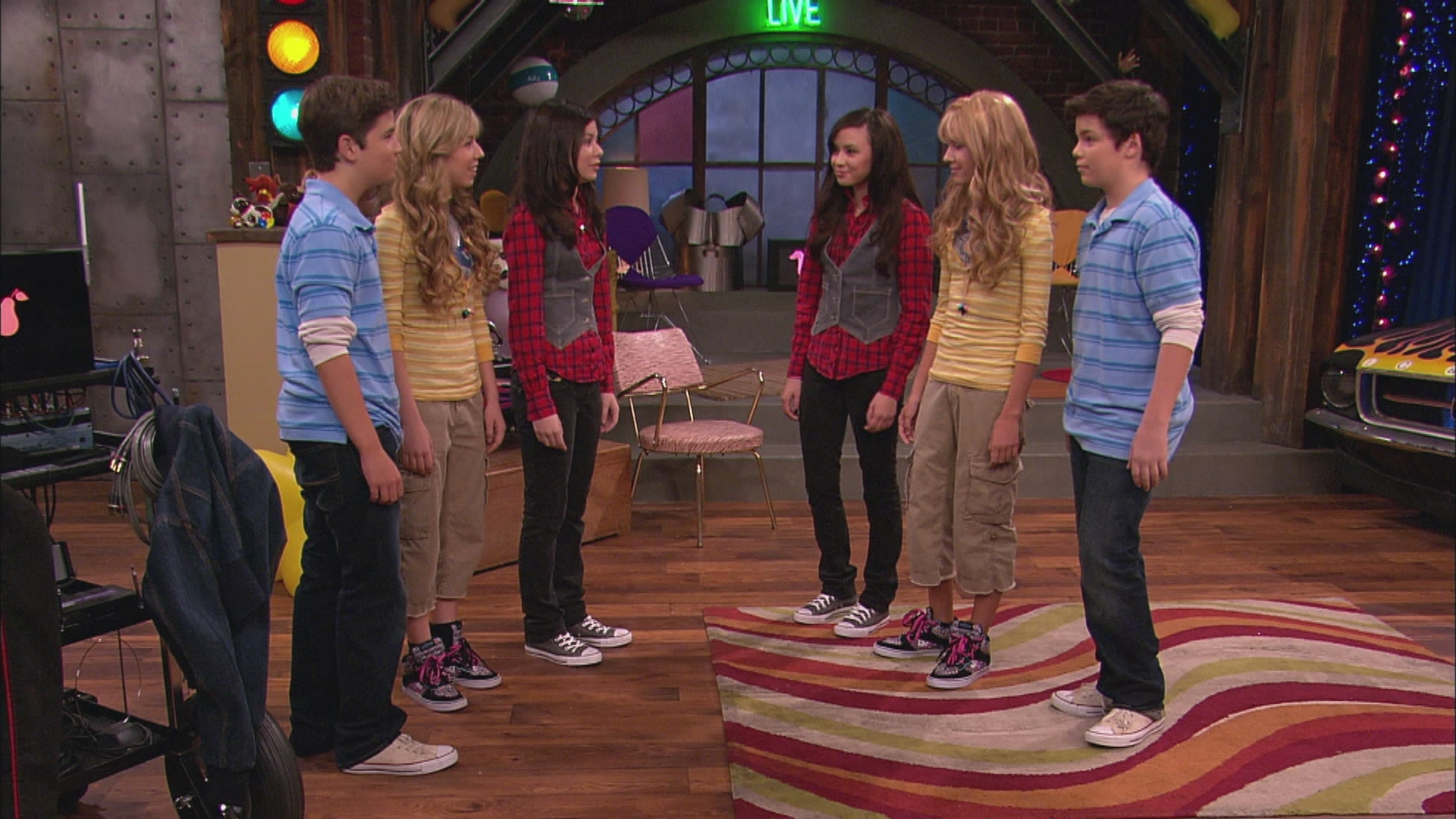 Watch iCarly Season 2 Episode 14: iLook Alike - Full show on CBS All Access...