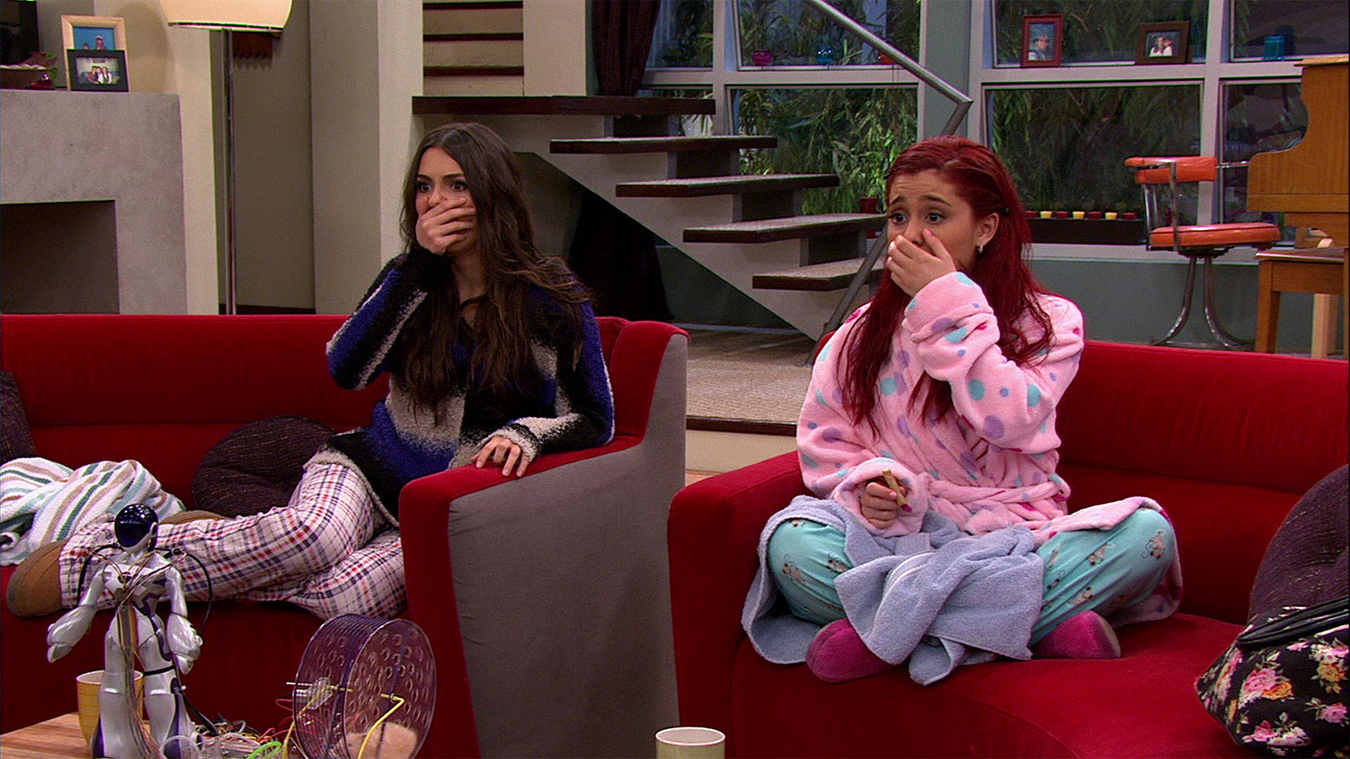 Watch VICTORiOUS Season 3 Episode 6 Car, Rain, & Fire Full show on