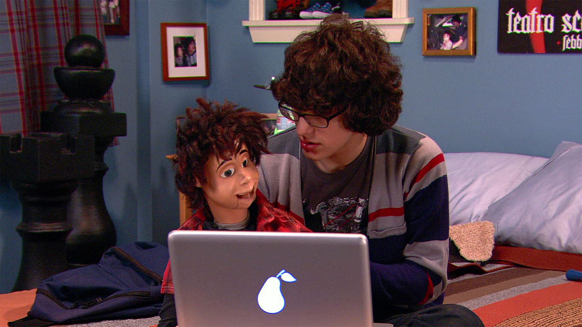 Watch VICTORiOUS Season 1 Episode 9 WiFi in the Sky Full show on