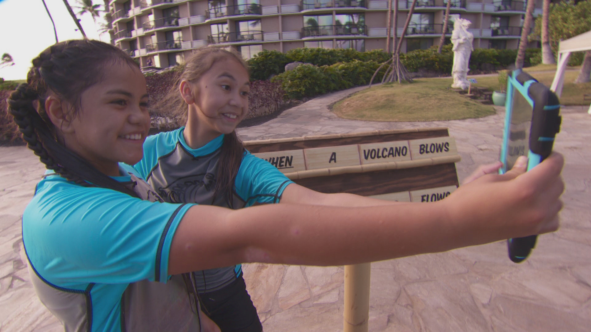 Watch Paradise Run Season 1 Episode 20 What's ApplePine? Full show