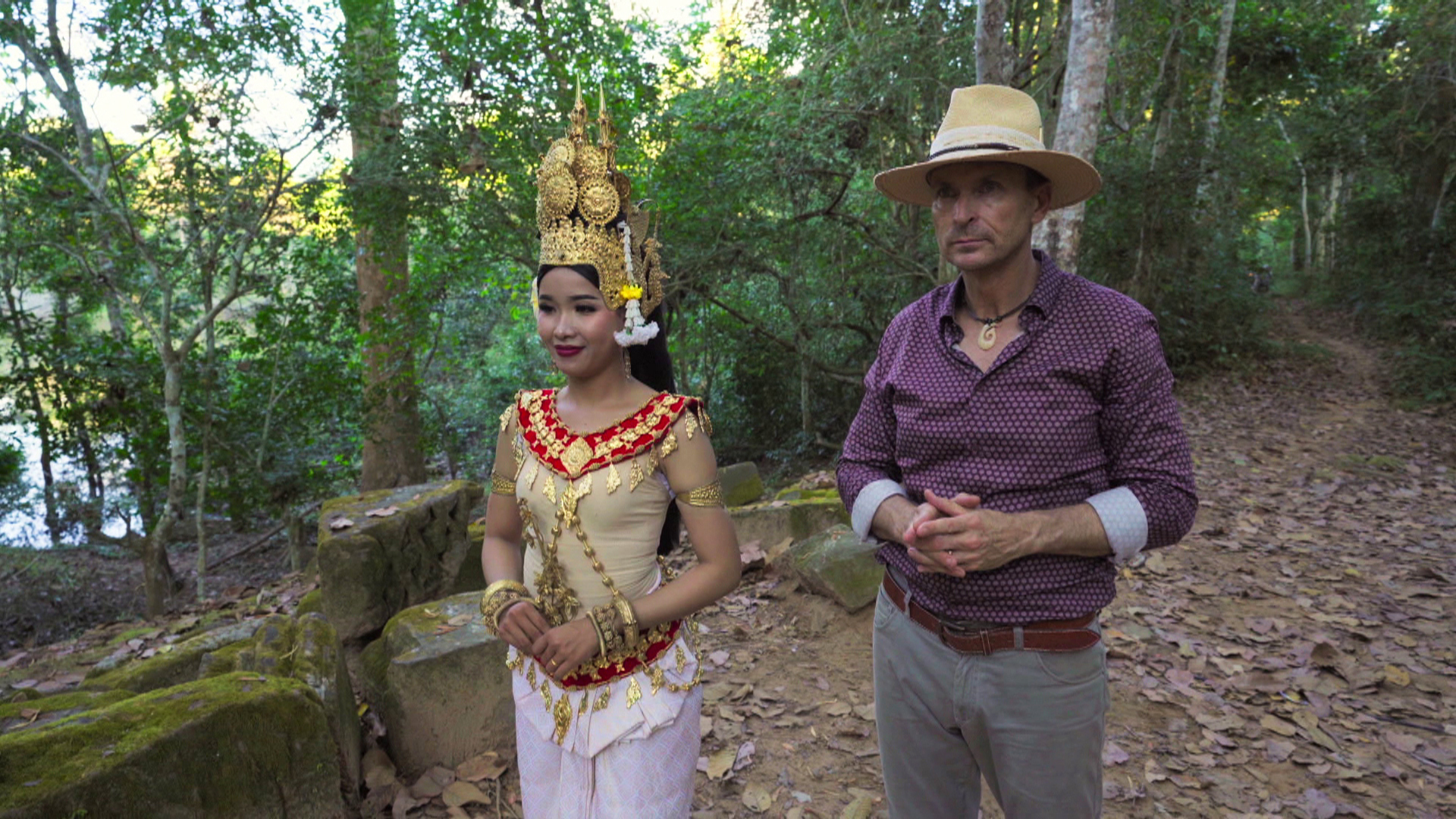 Watch The Amazing Race Season 32 Episode 10: The Amazing Race - Getting - Watch The Amazing Race Season 32 Online Free