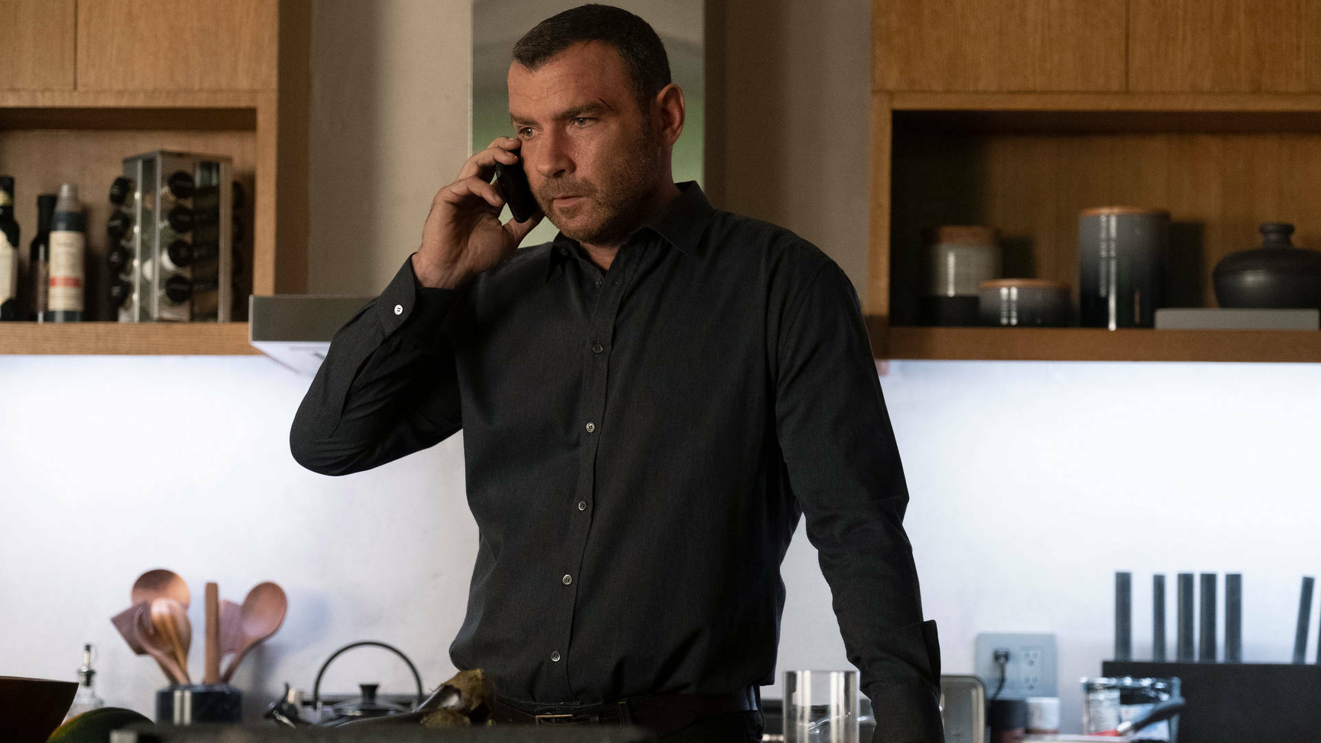 Watch Ray Donovan Season 7 Episode 8: Ray Donovan - Passport and a Gun - How Many Episodes In Season 7 Of Ray Donovan