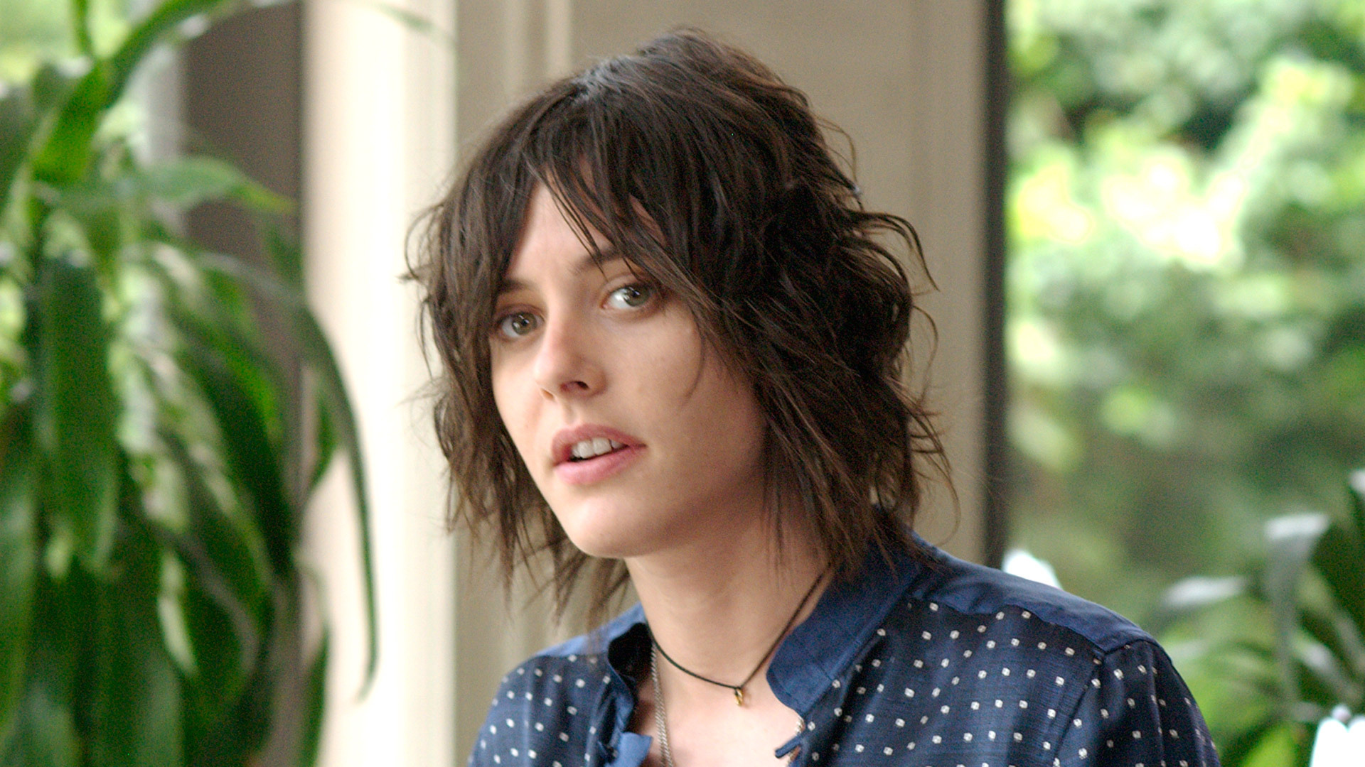 Watch The L Word Season 5 Episode 2 L Word, The Look Out, Here They Come! Full show on