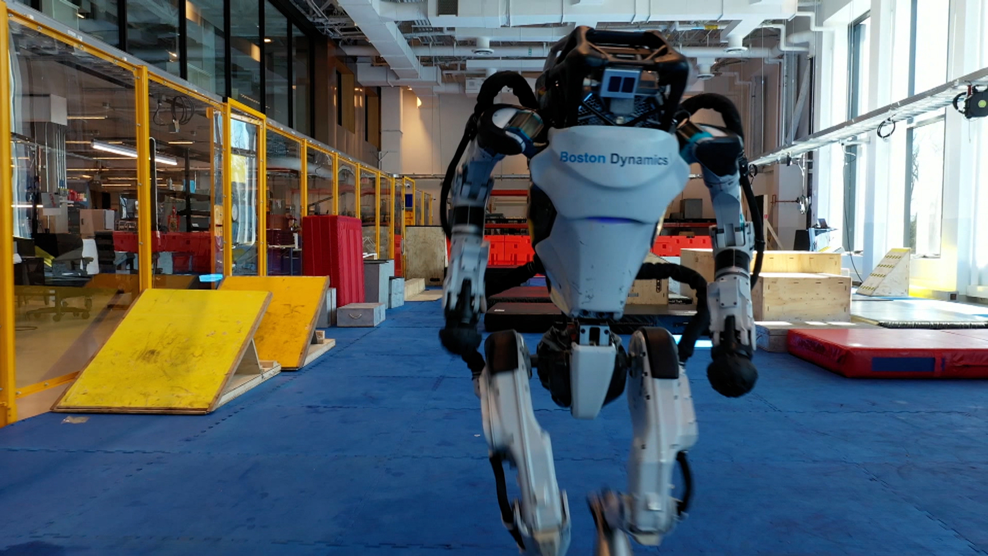 Watch 60 Minutes Overtime: Inside Boston Dynamics' robotics workshop ...
