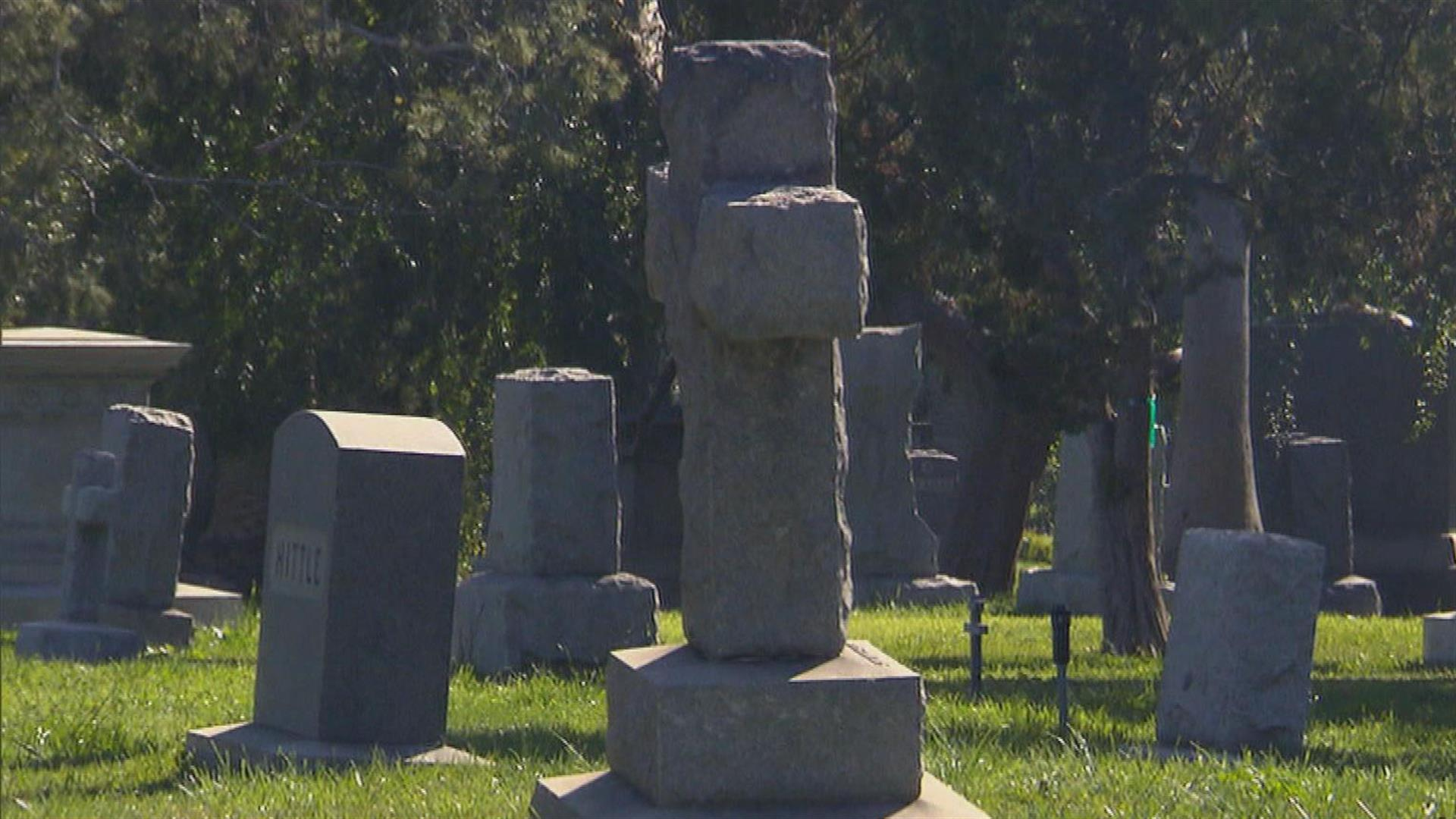 Watch Sunday Morning The secret of burial plots "Location! Location