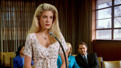 Beverly Hills, 90210 : Something In The Air'