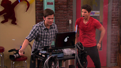 iCarly : iHire an Idiot'