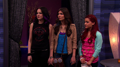 VICTORiOUS : Three Girls And A Moose'
