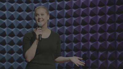 Behind Amy Schumer : Amy on Stage'
