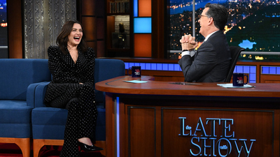 The Late Show with Stephen Colbert : Rachel Weisz Plays Twisted, Codependent Twins in “Dead Ringer”'