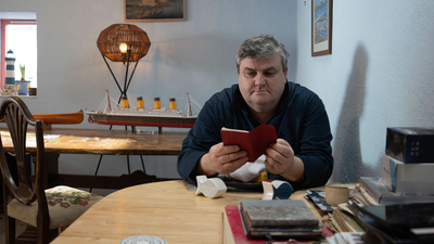 The Woman in the Wall : Ex gratia'