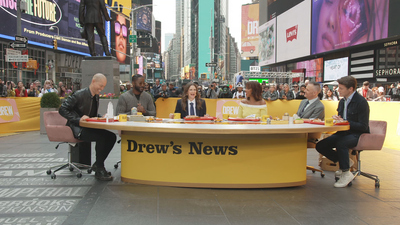 The Drew Barrymore Show : Drew's News in Times Square with 