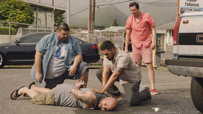 Hawaii Five-0 : Mimiki Ke Kai, Ahuwale Ka Papa Leho (La Marea Baja y Expone las Rocas que Esconden a los Cauríes)'