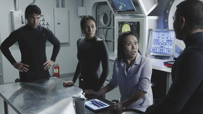 Hawaii Five-0 : Ke Iho Mai Nei Ko Luna (Los de Arriba Están Bajando)'