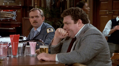 Cheers : Die Lauscherin an der Bar'