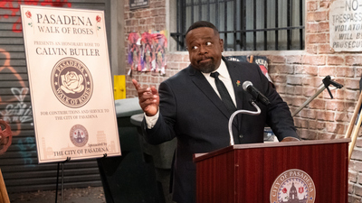 The Neighborhood - Welcome to the Walk of Roses