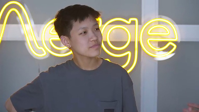 Mission Unstoppable with Miranda Cosgrove - Touching, Talking, and Taking Care of Giraffes