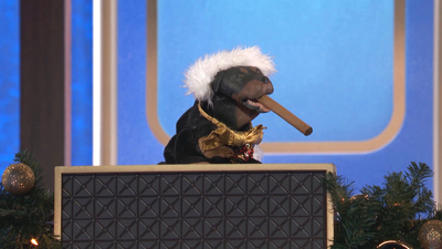 Hollywood Squares (2025) : Hand This Man a Candy Cane (Sneak Peek 2)'