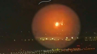 CBS Mornings : Flames burst from Delta plane's engine'