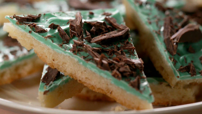 CBS Mornings : Mint chocolate cookie bark holiday recipe'