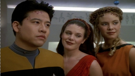 Watch Star Trek Voyager Season 3 Episode 20 Favorite Son Full Show