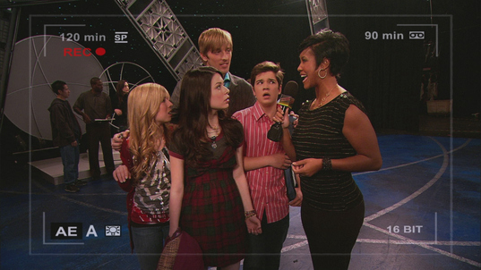 Watch iCarly Season 2 Episode 39: iFix a Pop Star - Full show on CBS