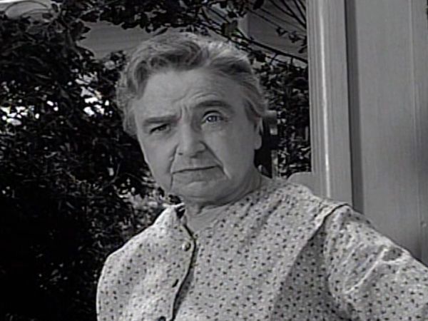 Father Knows Best - Betty Finds A Cause