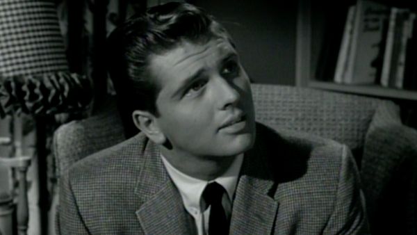 Father Knows Best - Crisis Over a Kiss