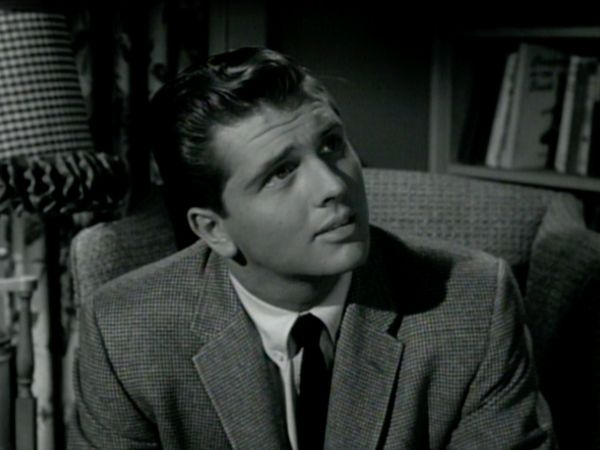 Father Knows Best - Crisis Over a Kiss