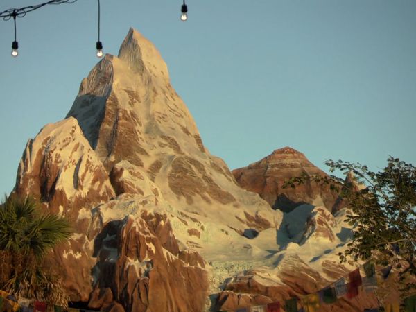 Disney Parks: The Secrets, Stories, and Magic Behind the Scenes - Ultimate Walt Disney World