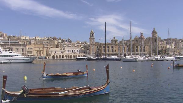 Laura McKenzie's Traveler - Mediterranean Islands
