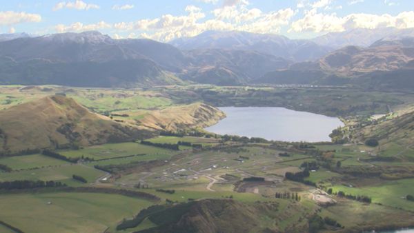 Laura McKenzie's Traveler - New Zealand - Kiwi Spirit