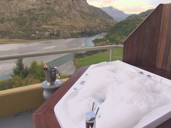 Laura McKenzie's Traveler - World Class Resorts