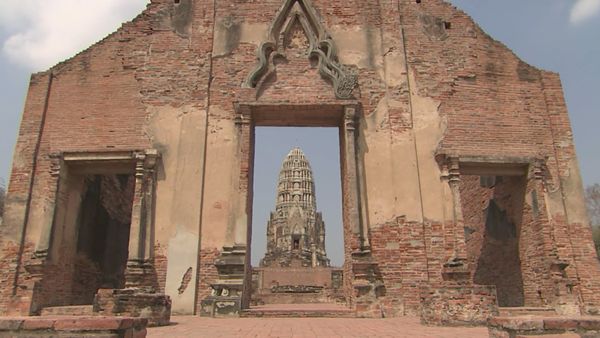 Laura McKenzie's Traveler - Touring Thailand
