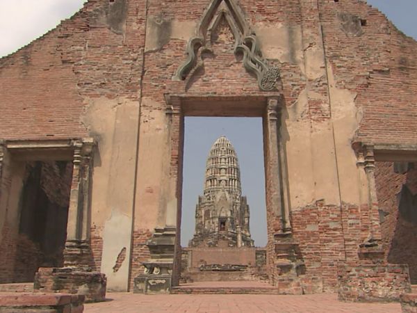 Laura McKenzie's Traveler - Touring Thailand