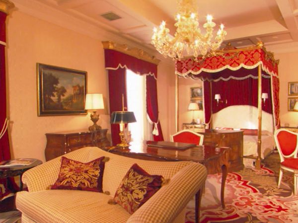 Laura McKenzie's Traveler - Celebrity Getaways