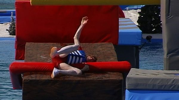 Total Wipeout UK - The Snow Globes