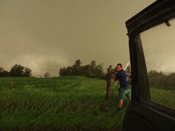 Tornado Chasers - Overtaken